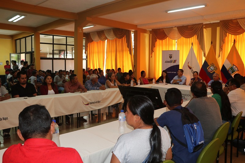 Autoridades en Napo se reúnen con moradores de la parroquia Puerto Napo